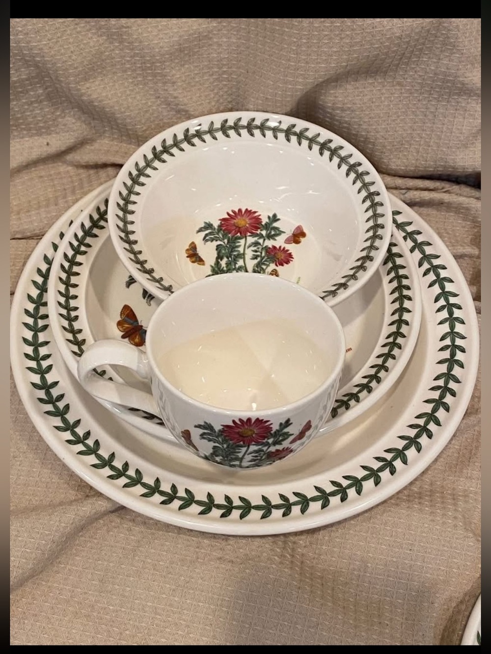 Portmeirion Botanical Garden Chrysanthemum 4 dish set in new never used cond